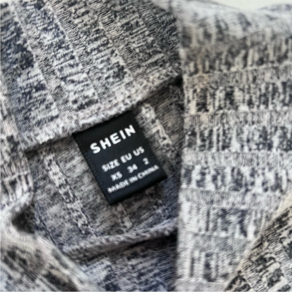 Textured Gray Patterned Top - Picture 5 of 6
